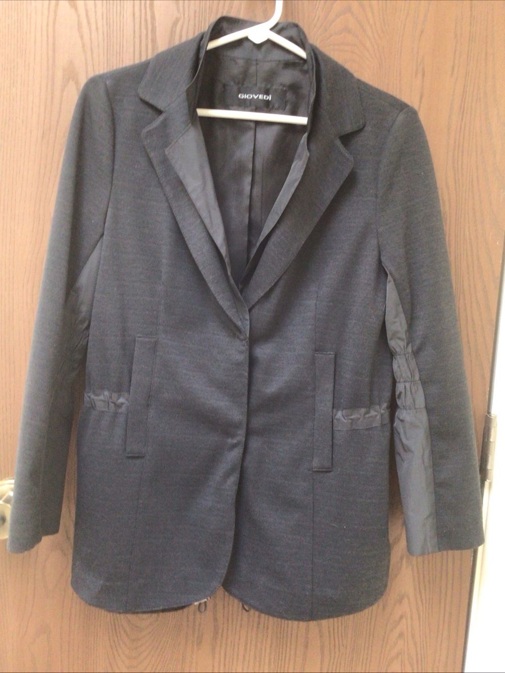 Giovedi Women's gray artsy blazer, rayon polyester, sz 6